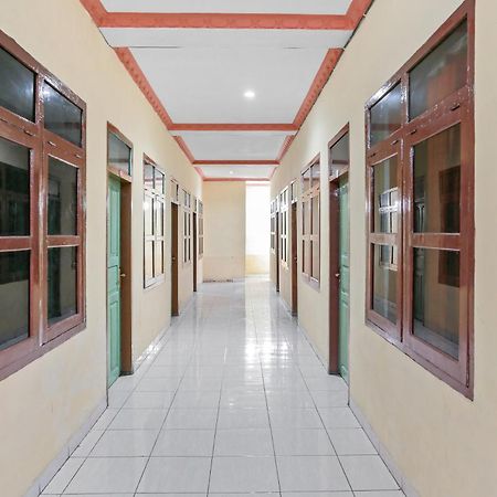 Oyo 93046 Hotel Fortuna Parepare Εξωτερικό φωτογραφία