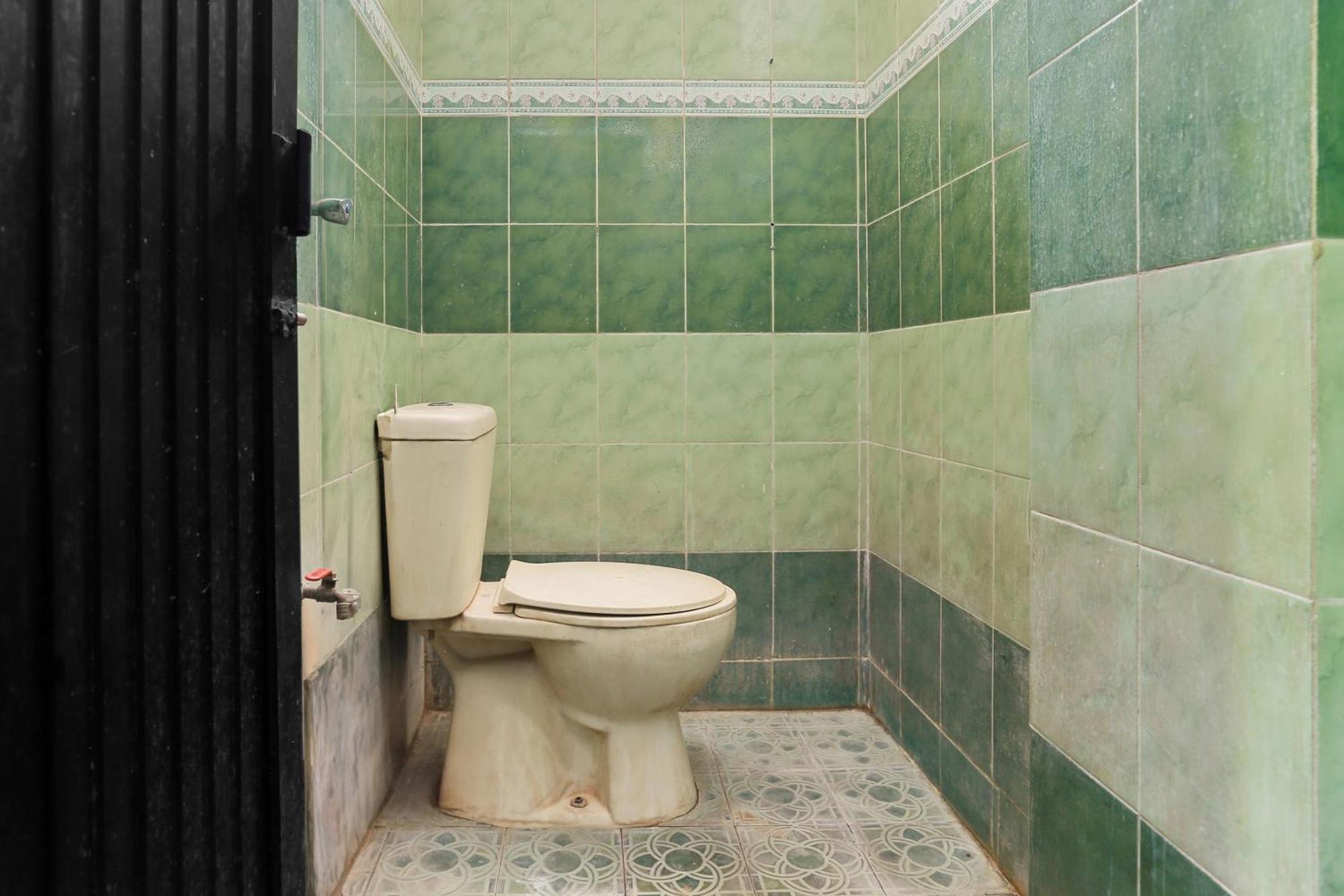 Oyo 93046 Hotel Fortuna Parepare Εξωτερικό φωτογραφία