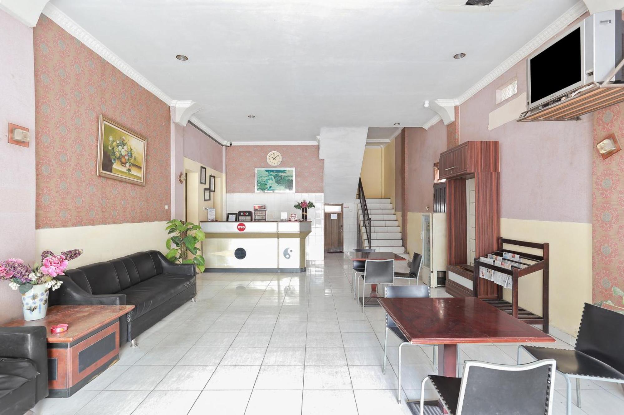 Oyo 93046 Hotel Fortuna Parepare Εξωτερικό φωτογραφία