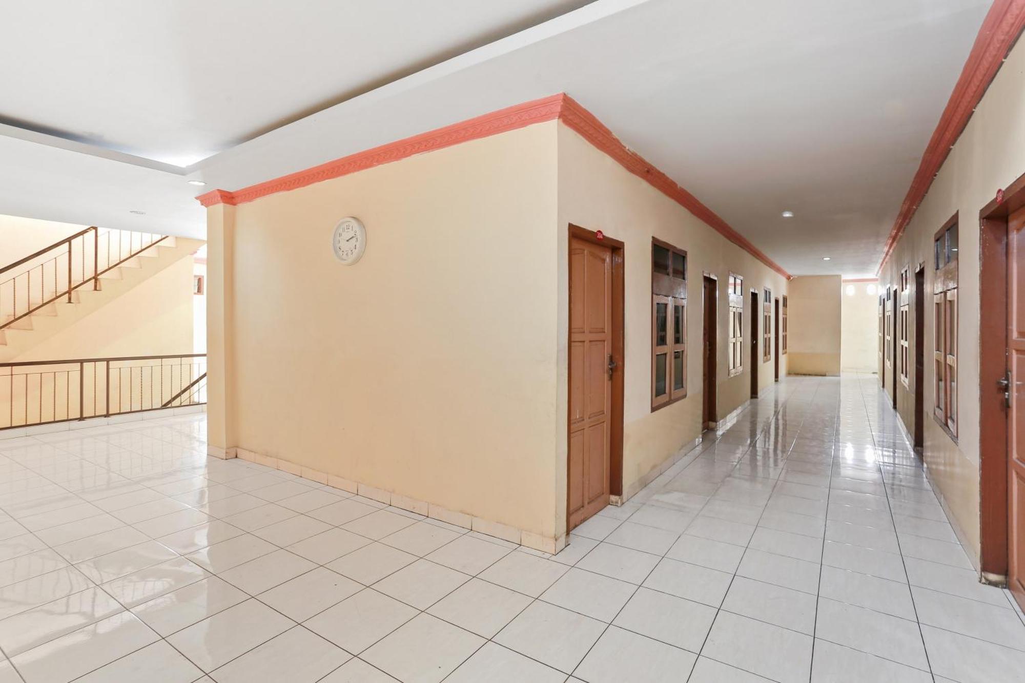 Oyo 93046 Hotel Fortuna Parepare Εξωτερικό φωτογραφία