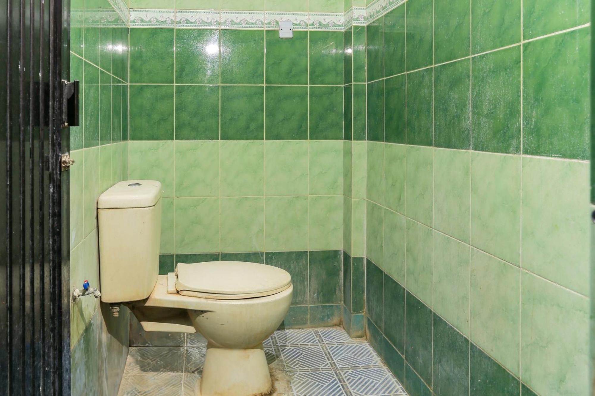 Oyo 93046 Hotel Fortuna Parepare Εξωτερικό φωτογραφία