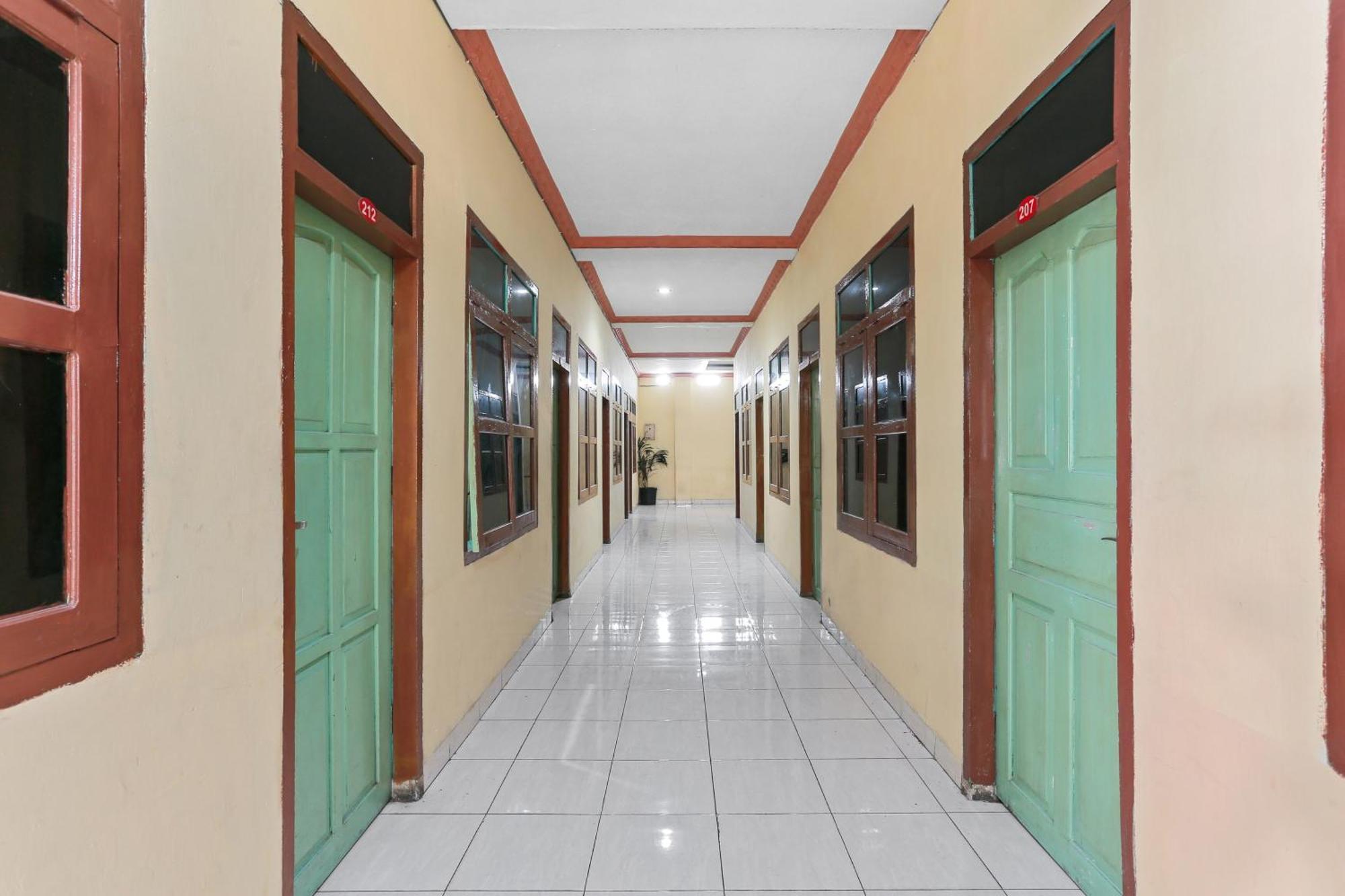 Oyo 93046 Hotel Fortuna Parepare Εξωτερικό φωτογραφία