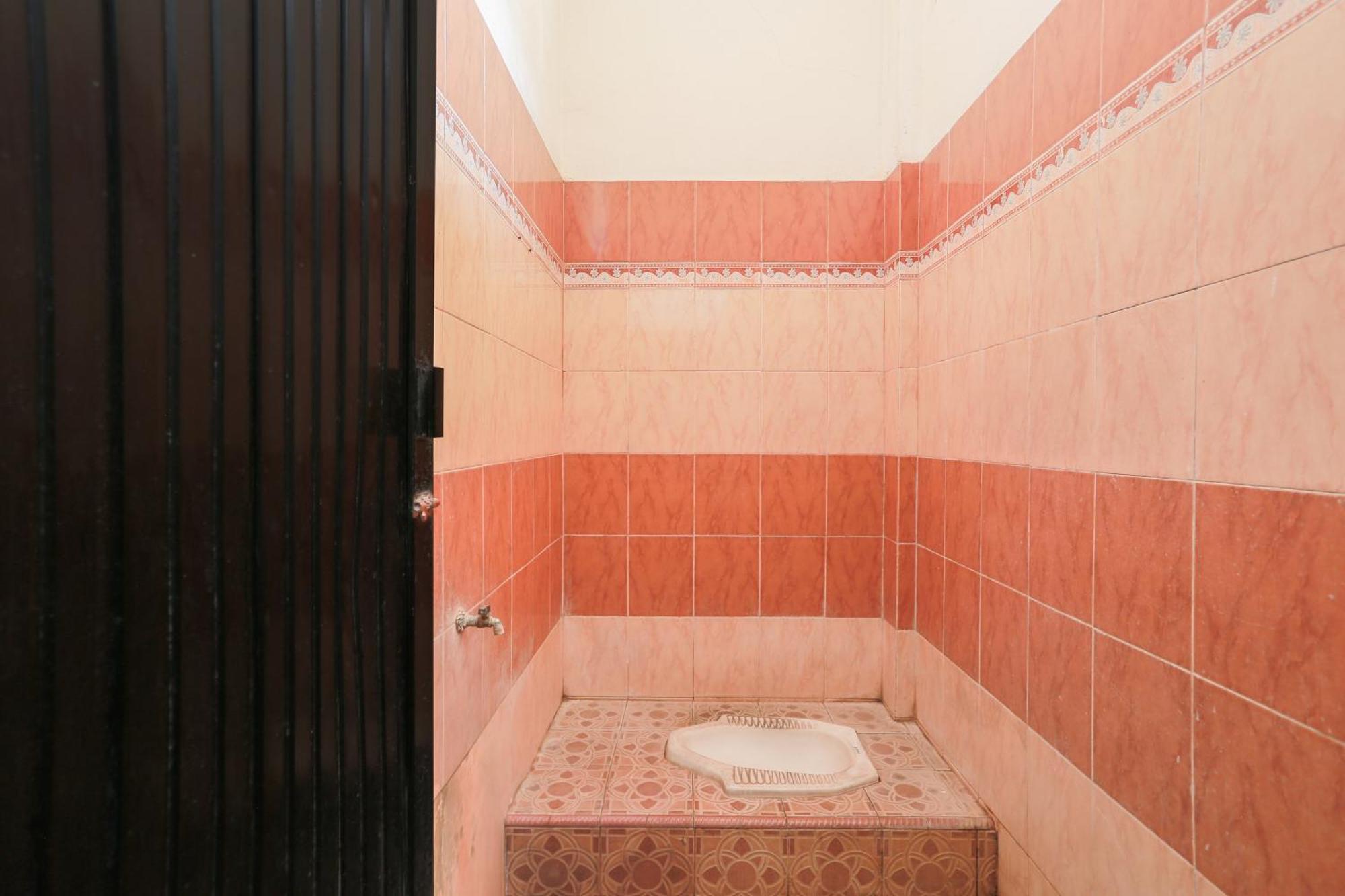 Oyo 93046 Hotel Fortuna Parepare Εξωτερικό φωτογραφία
