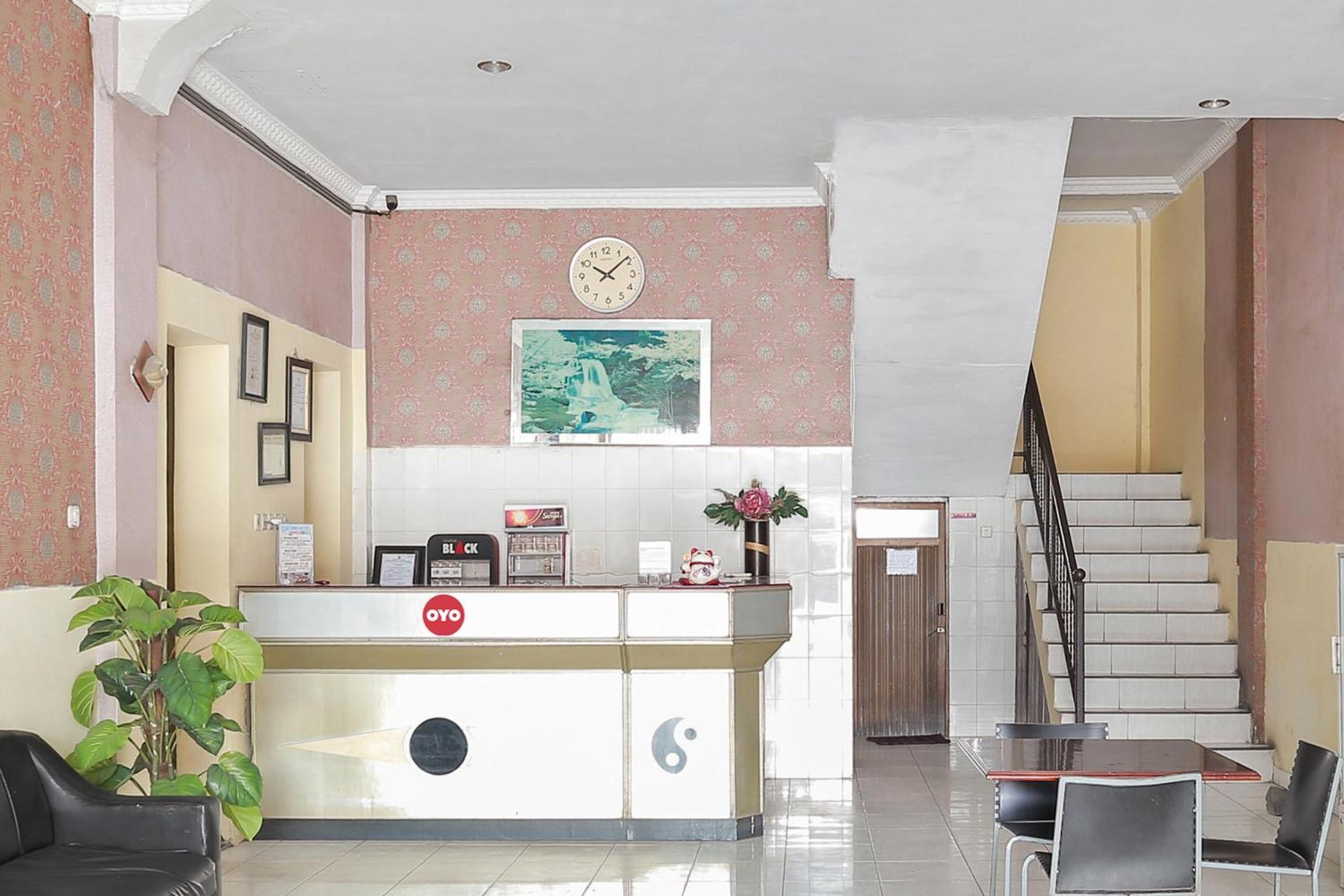 Oyo 93046 Hotel Fortuna Parepare Εξωτερικό φωτογραφία