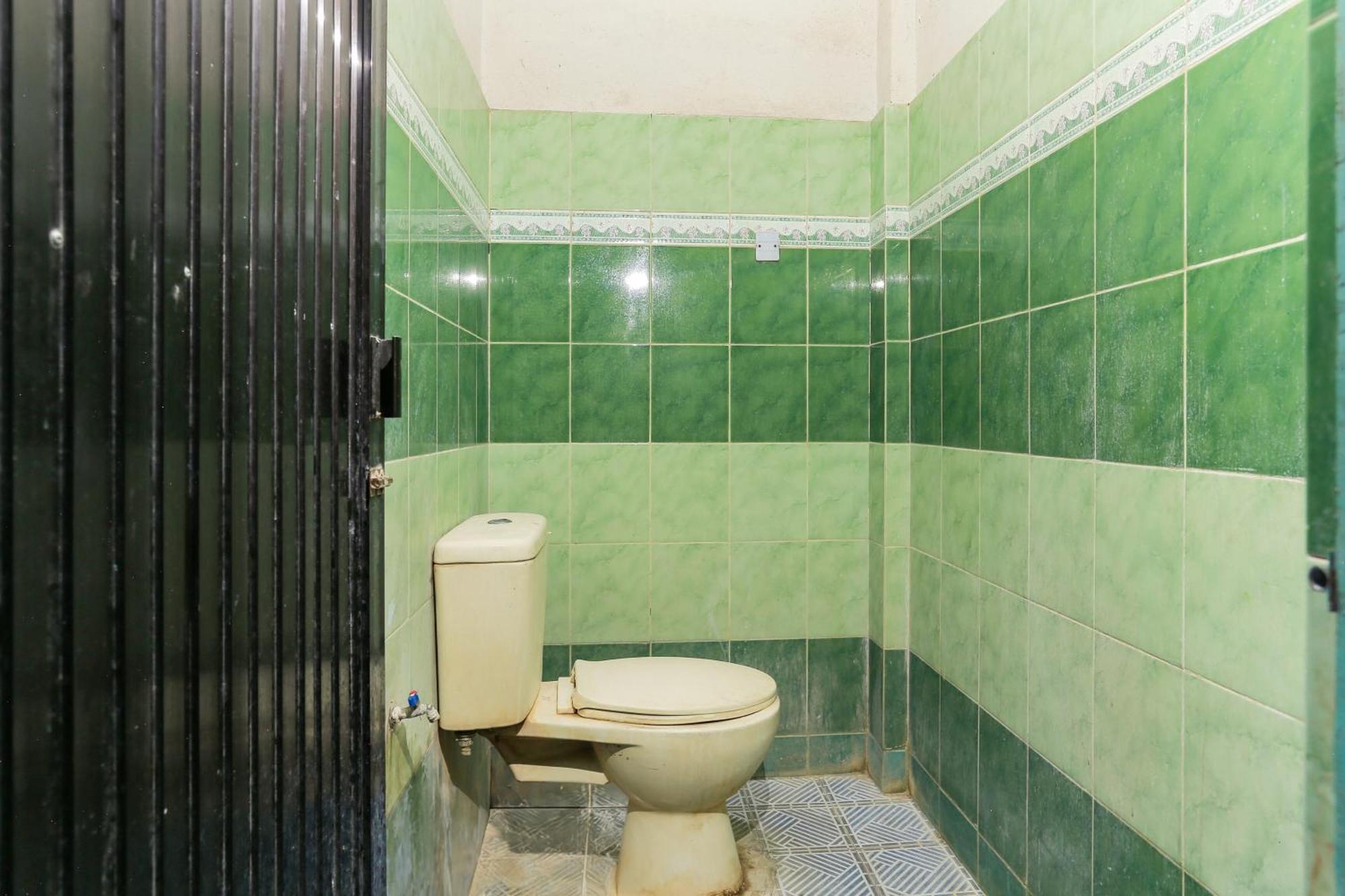 Oyo 93046 Hotel Fortuna Parepare Εξωτερικό φωτογραφία