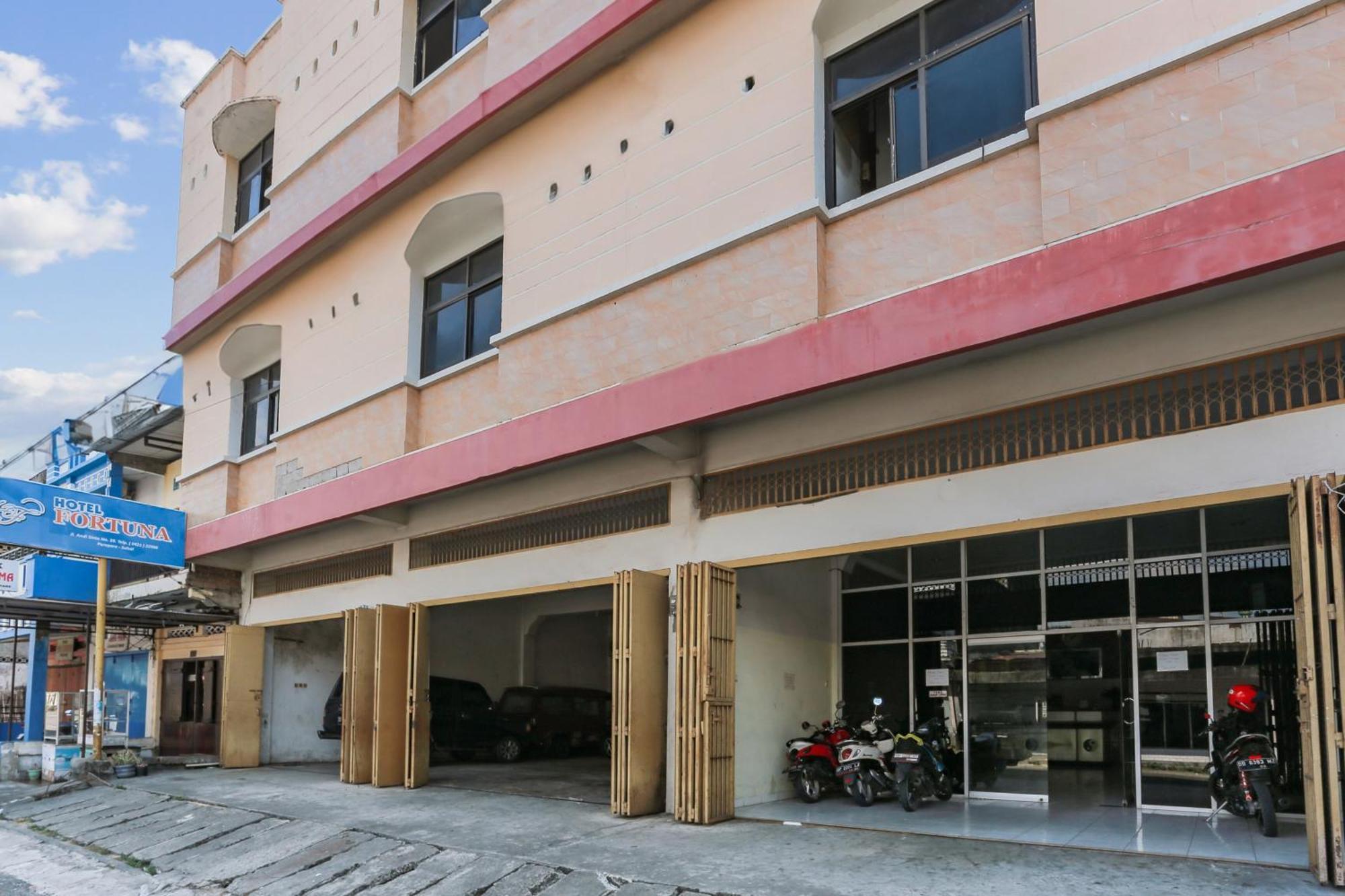 Oyo 93046 Hotel Fortuna Parepare Εξωτερικό φωτογραφία