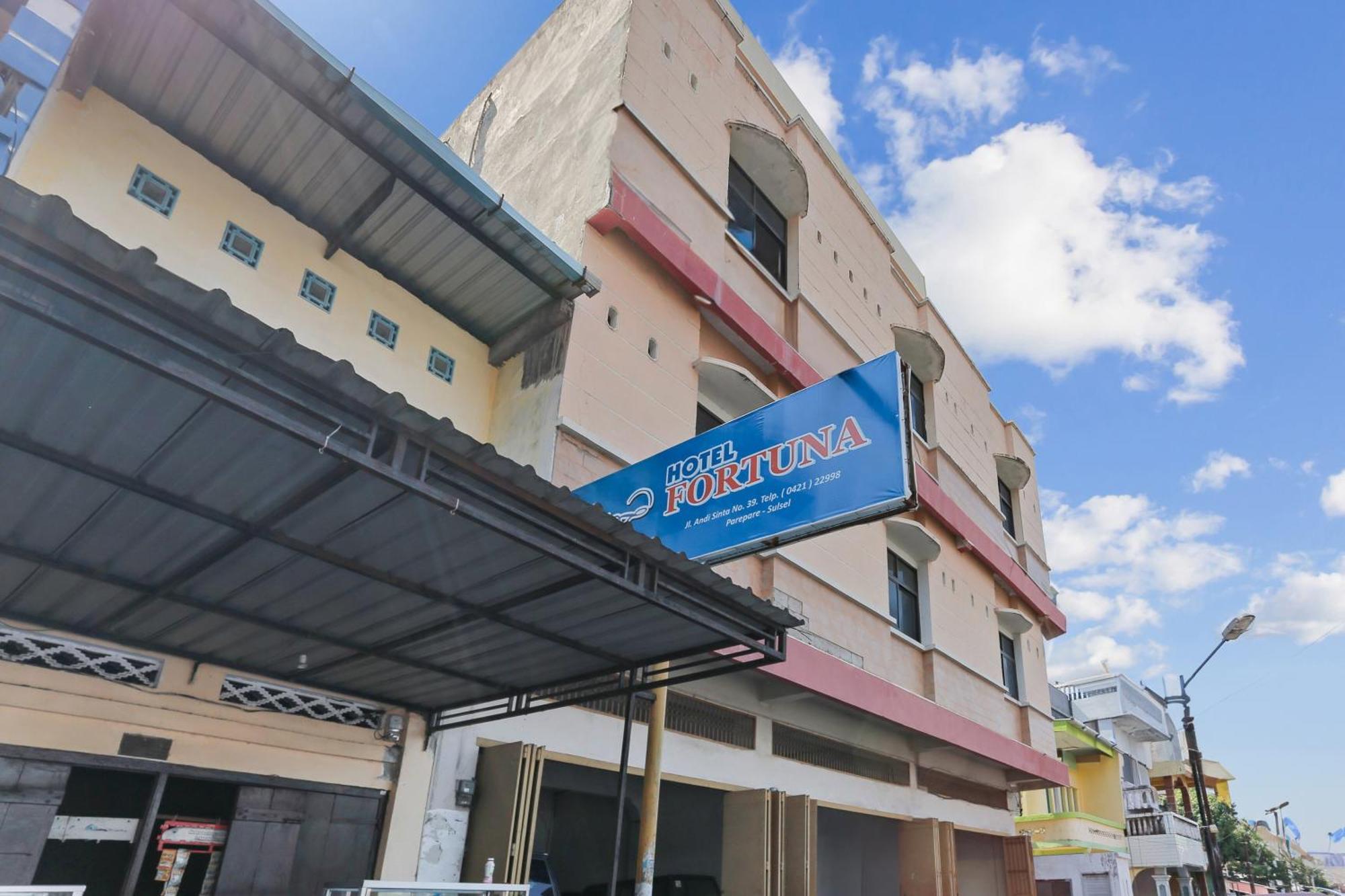 Oyo 93046 Hotel Fortuna Parepare Εξωτερικό φωτογραφία